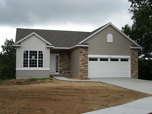 2nd image of 1452 Lawncrest Ct NE