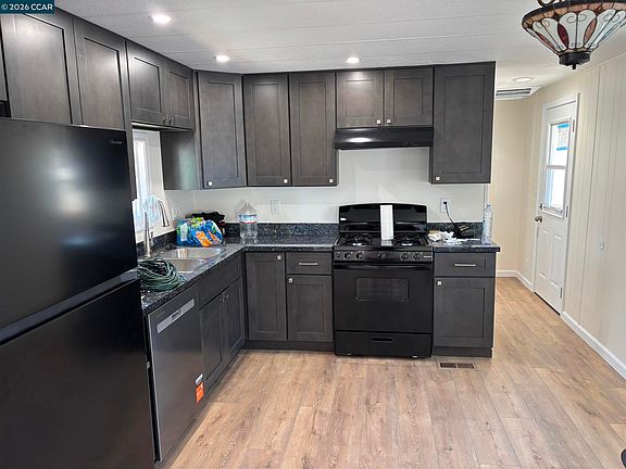 3rd image of 4556 Appian Way Trailer 38