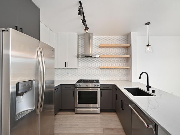 4th image of 900 Aurora Ave N APT 504