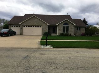 741 Highview Ct, Elburn, IL 60119