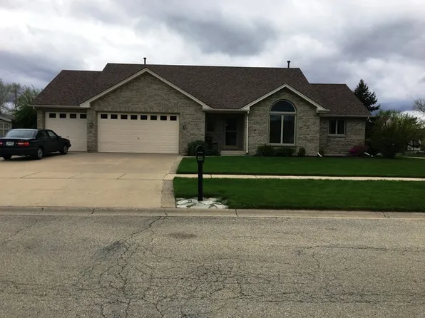 741 Highview Ct, Elburn, IL 60119