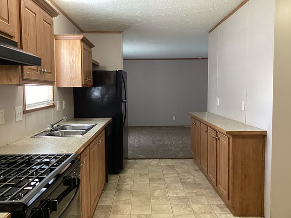 4th image of 2930 Arbutus St #615