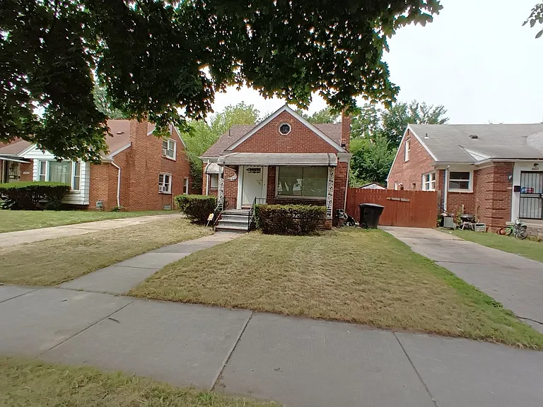 15421 Stout St — Photo 2