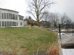 712 Riverside Dr, Waterloo, NE 68069