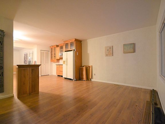2nd image of 735 Hiawatha Dr