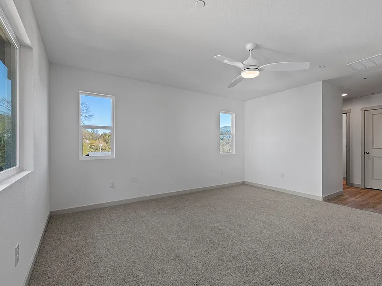 130 Cottage Ct — Photo 10