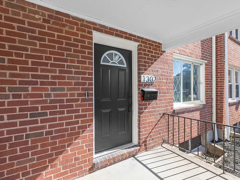 1302 Woodbourne Ave — Photo 26