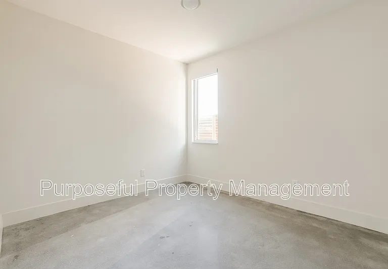 934 Hangar Dr #1 — Photo 22