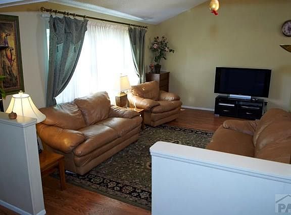 3rd image of 12 Belaire Dr