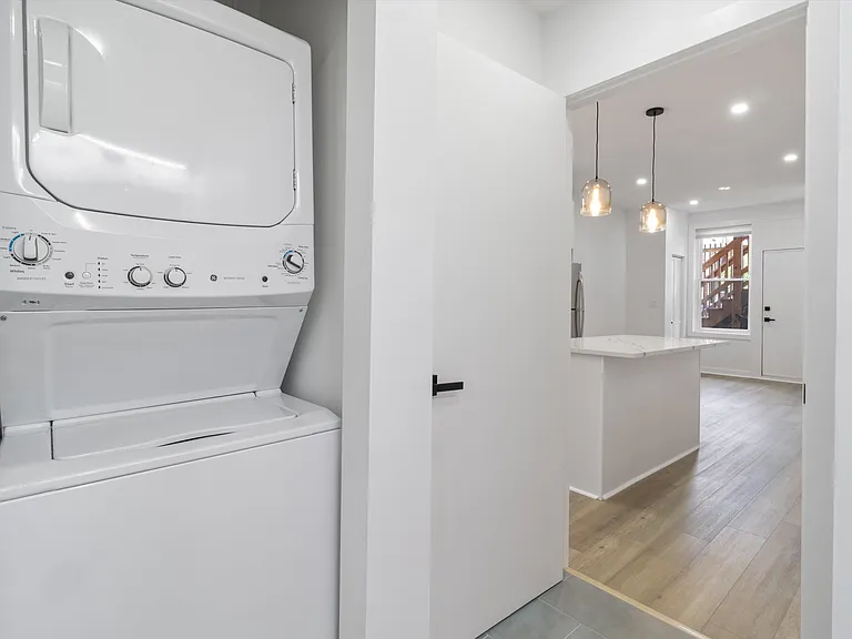 2140 W Crystal St #2R — Photo 14