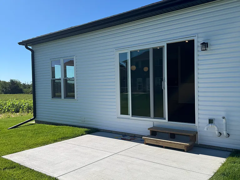 200 W Agnes Dr — Photo 2