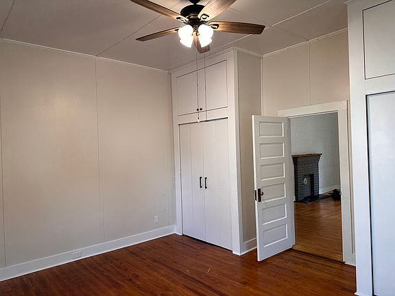 2nd image of 218 College St