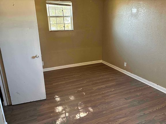 3rd image of 109 S Avenue M #1