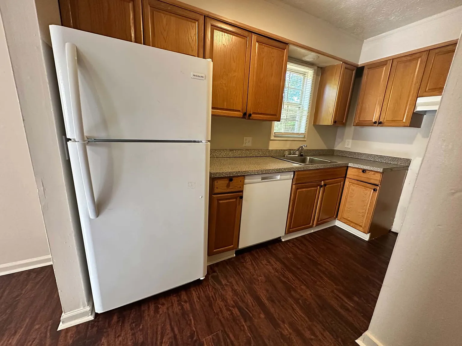 2 bed, $1,100 — Photo 4