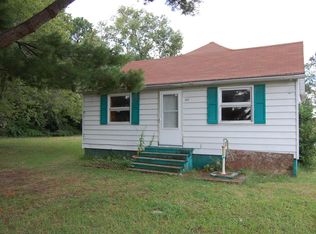 301 W State St, Buckner, IL 62819