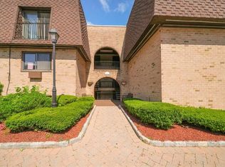 344 Central Park Ave APT B24, Scarsdale, NY 10583