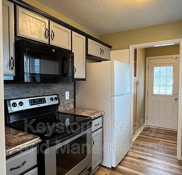 404 Sideline Dr — Photo 4