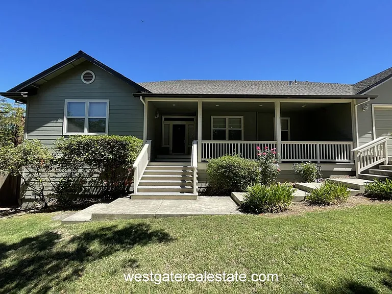 786 El Paseo Dr — Photo 1