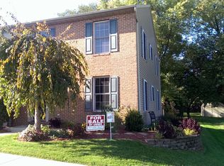 10 Battens Cir, Leola, PA 17540