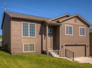 7404 N 143rd St, Omaha, NE 68142