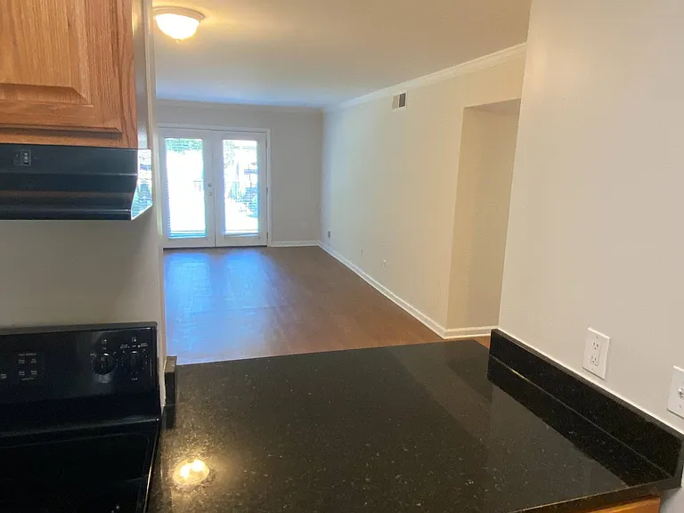 The Crescent at Lakeshore — Photo 32
