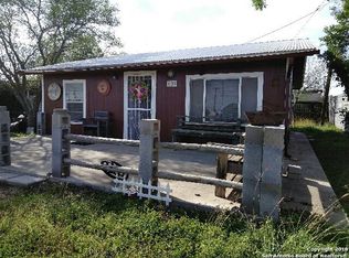 101 Apuraceon Dr, Carrizo Springs, TX 78834