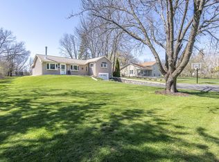 W176N8609 Sunset Ridge Dr, Menomonee Falls, WI 53051