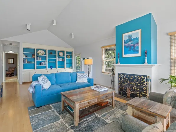 566 Community Hall Lane, St. Helena, CA 94574