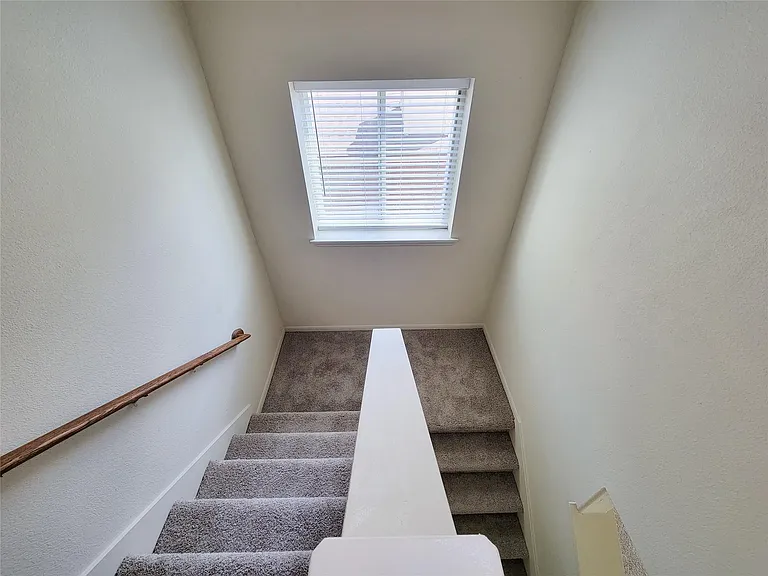 2322 Oxford Point Ln — Photo 22