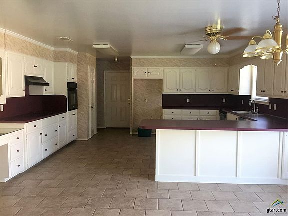 3rd image of 902 Deer Trail Ln