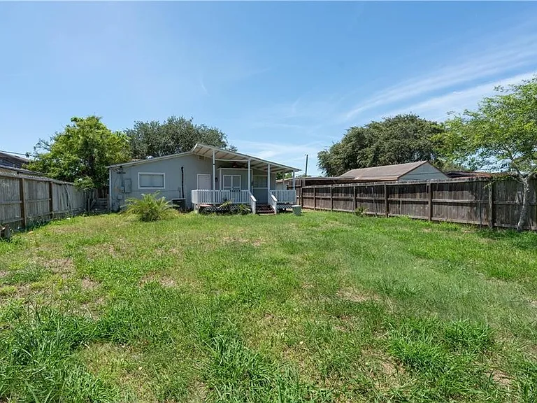 1217 Baywood Ln — Photo 22