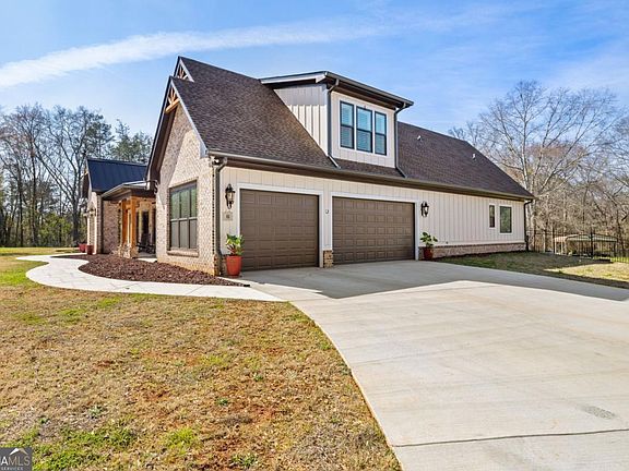 3rd image of 233 Hunter Rd