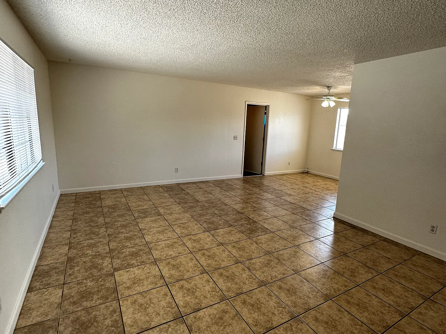 2 bed, 902 sqft, $1,250 — Photo 2