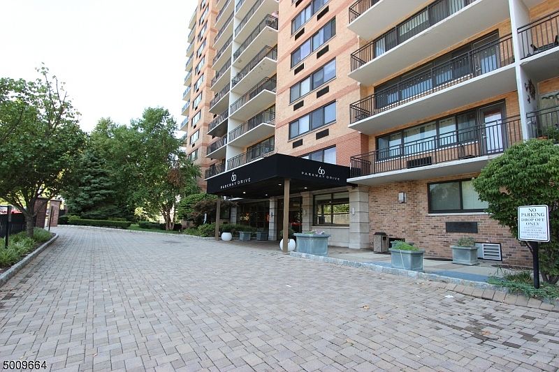 1st image of 60 Parkway Dr E APT 10K