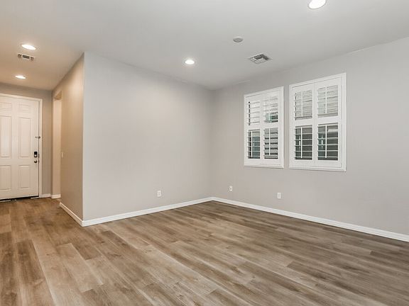 4th image of 5637 E Alder Ave