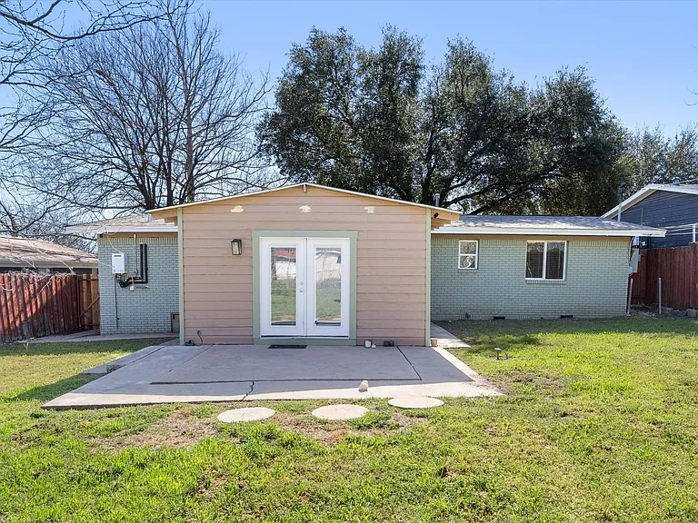 4900 Eastdale Dr — Photo 30