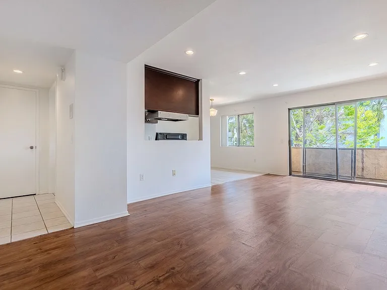 Chatsworth Rent This Now — Photo 21