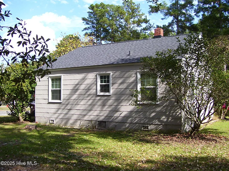 402 Sanborn St — Photo 26