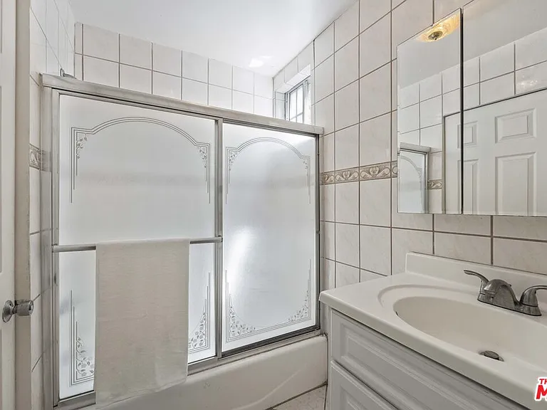 1114 S La Peer Dr — Photo 31
