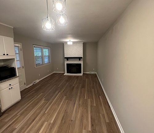 3rd image of 3020 Stratford Dr