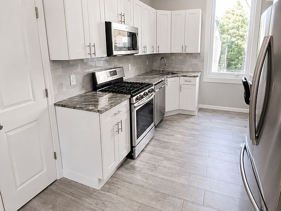 4th image of 709 W Girard Ave Floor 3