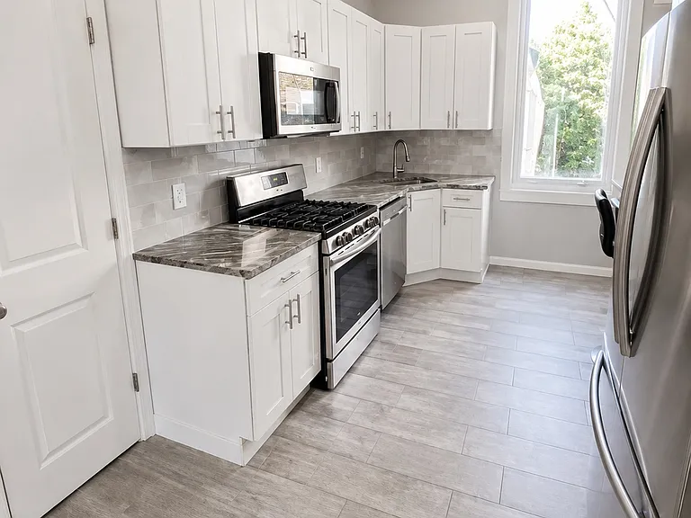 709 W Girard Ave #3 — Photo 1