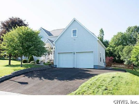 3rd image of 104 Patrician Ln