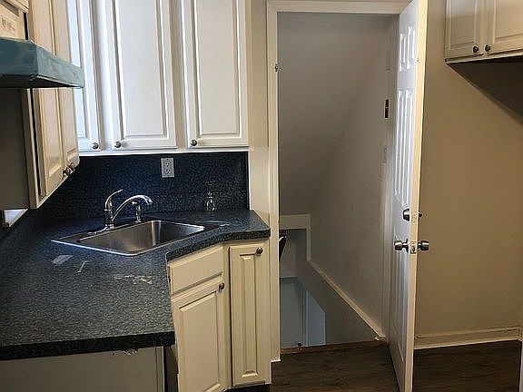 4th image of 296 Doherty Ave