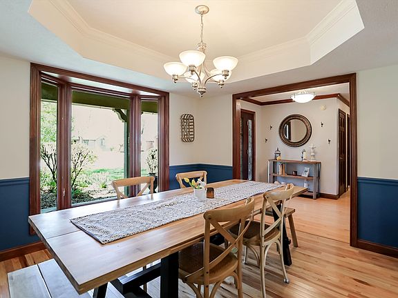 4th image of 1017 Silver Lake Cir