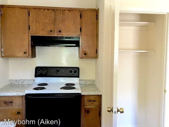5th image of 1387 Senate Dr NW