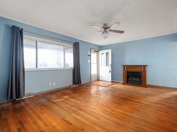 3rd image of 9443 N Michigan Rd