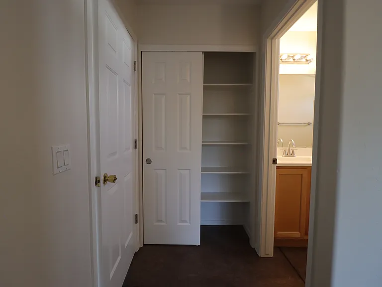 1020 E Silver St — Photo 44