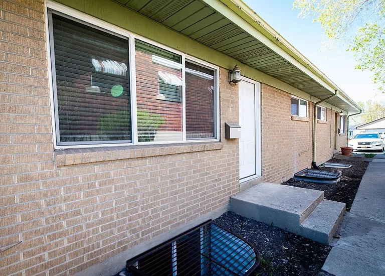 1179 E Blaine Ave #1 — Photo 21