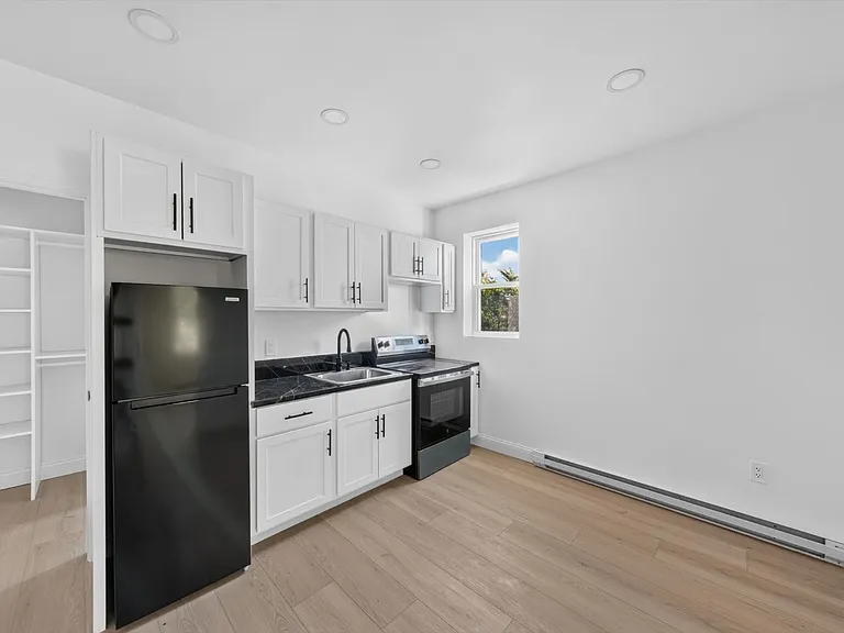 1140 Ashland St #3 — Photo 9
